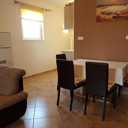 Family Friendly Seaside Apartments Kanica, Rogoznica - 12895 Exterior foto